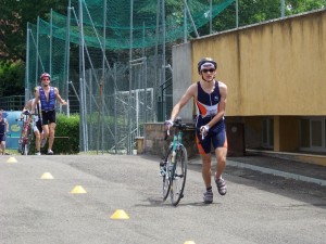 Simone dopo la frazione ciclistica alla gara di triathlon