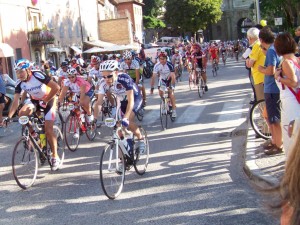 Volata tra alcuni ciclisti con diabete al Campionato di Urbino